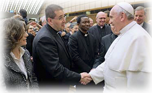 Papa con il Rettore e studenti